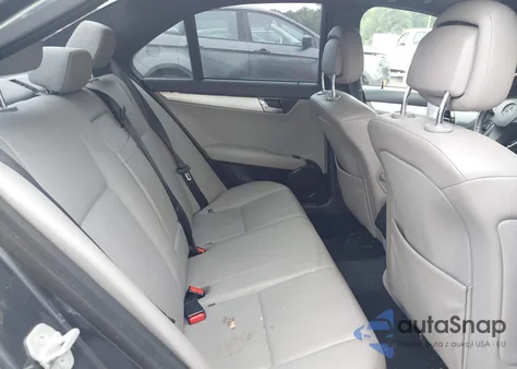 2008 Mercedes-Benz C 300 Luxury/Sport z USA, uszkodzony, nr VIN WDDGF54X38F075307